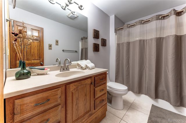 2470 E Baldwin Road, Grand Blanc Charter Township, MI 48439