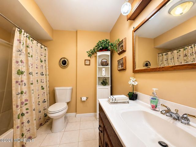 108 Lonny Court, Toms River, NJ 08753