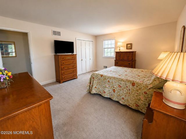 108 Lonny Court, Toms River, NJ 08753