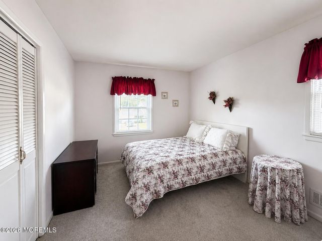 108 Lonny Court, Toms River, NJ 08753