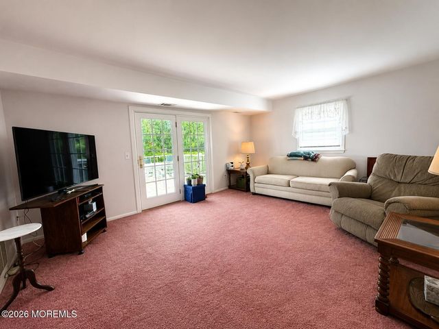 108 Lonny Court, Toms River, NJ 08753