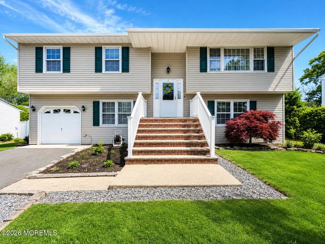 108 Lonny Court, Toms River, NJ 08753