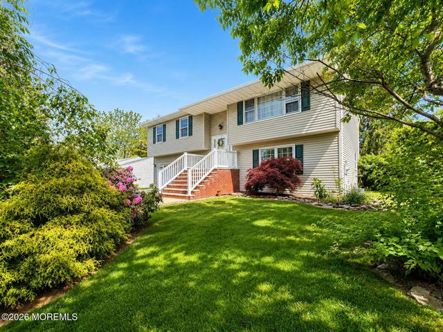 108 Lonny Court, Toms River, NJ 08753
