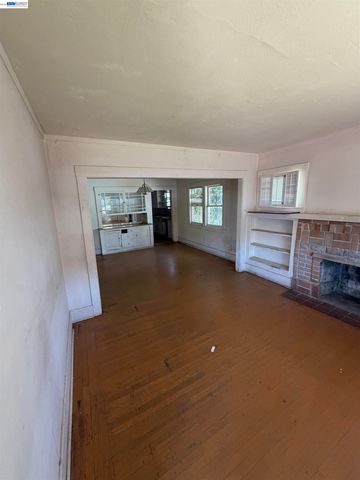 1363 61st Ave, Oakland, CA 94621