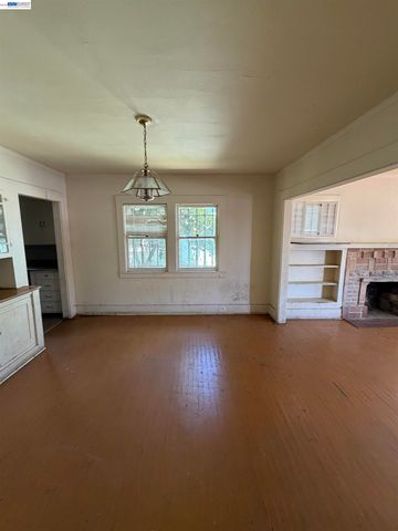 1363 61st Ave, Oakland, CA 94621