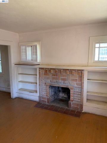 1363 61st Ave, Oakland, CA 94621