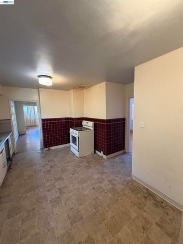 1363 61st Ave, Oakland, CA 94621