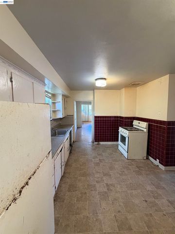 1363 61st Ave, Oakland, CA 94621