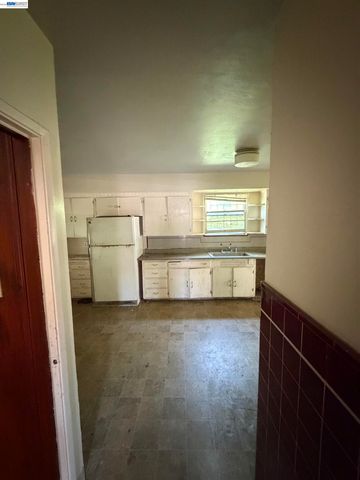 1363 61st Ave, Oakland, CA 94621