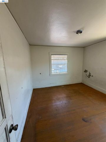 1363 61st Ave, Oakland, CA 94621