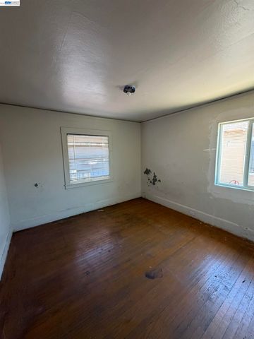 1363 61st Ave, Oakland, CA 94621