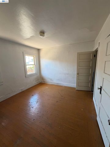 1363 61st Ave, Oakland, CA 94621