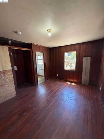 1363 61st Ave, Oakland, CA 94621