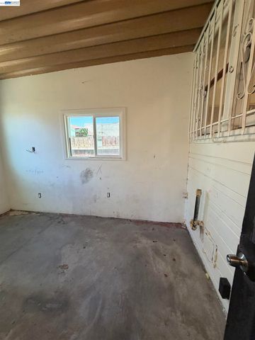 1363 61st Ave, Oakland, CA 94621