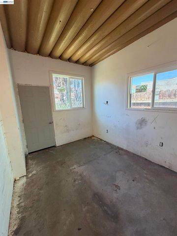 1363 61st Ave, Oakland, CA 94621