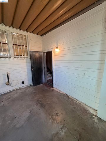 1363 61st Ave, Oakland, CA 94621