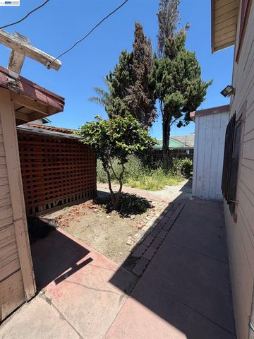 1363 61st Ave, Oakland, CA 94621
