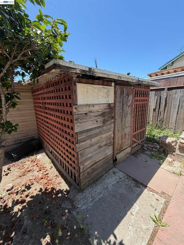 1363 61st Ave, Oakland, CA 94621