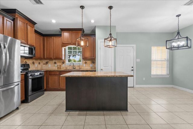 15531 Maple Street, Santa Fe, TX 77517