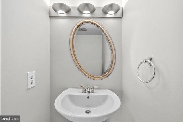 2002 MEDICAL PARK DR, Silver Spring, MD 20902