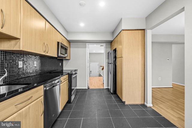 2002 MEDICAL PARK DR, Silver Spring, MD 20902