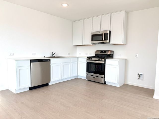 6863 Chert Chase, Elmendorf, TX 78112