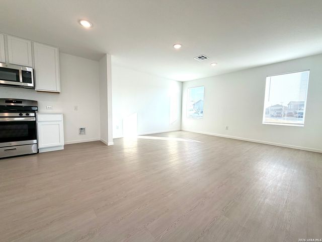 6863 Chert Chase, Elmendorf, TX 78112