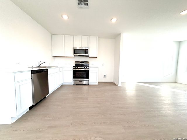 6863 Chert Chase, Elmendorf, TX 78112