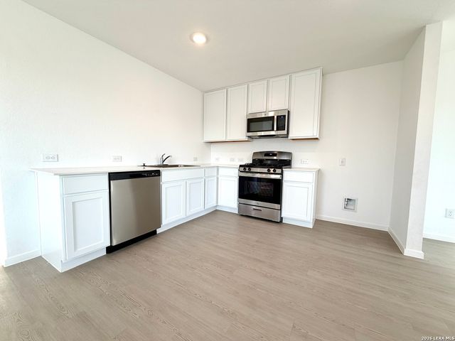 6863 Chert Chase, Elmendorf, TX 78112