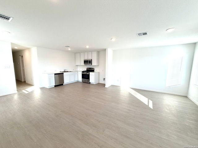 6863 Chert Chase, Elmendorf, TX 78112