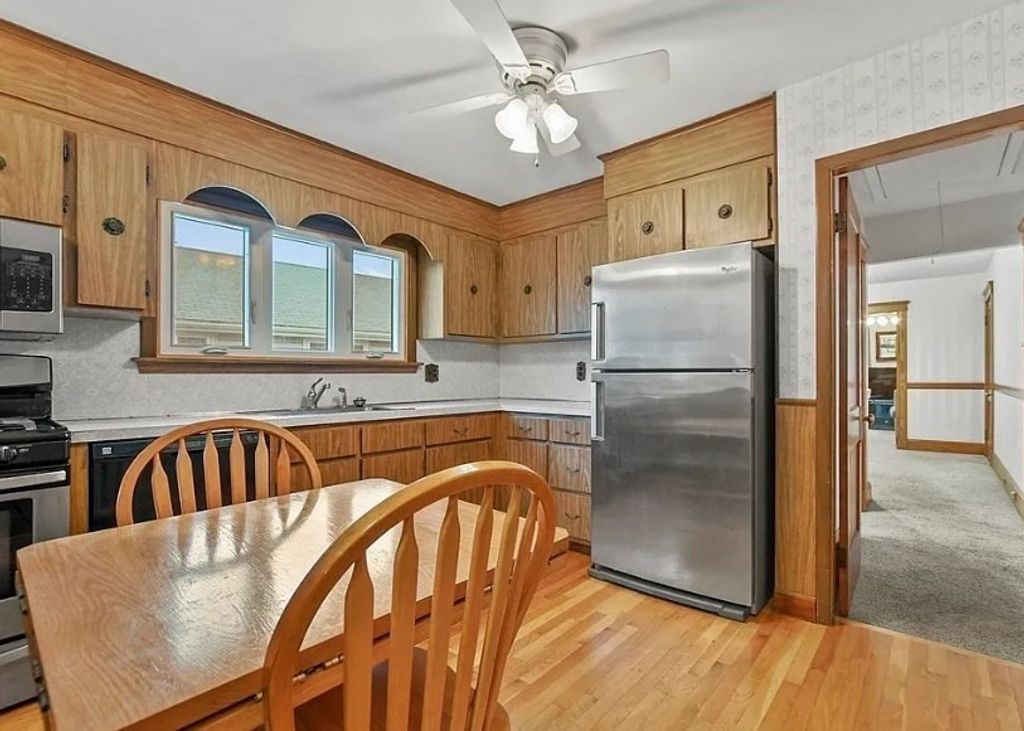 358-360 Arlington St 358, Watertown, MA 02472