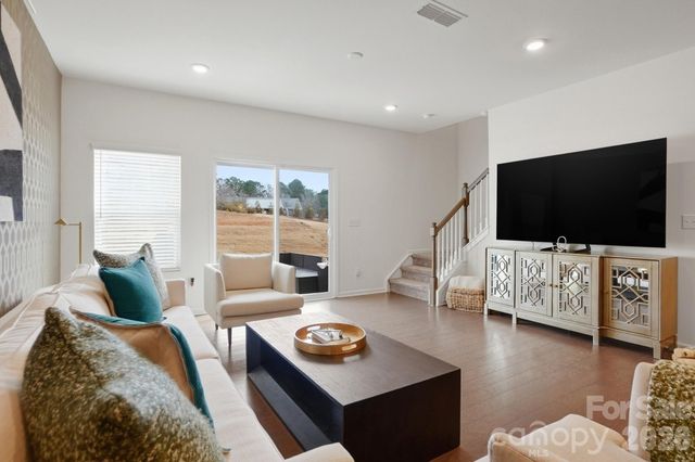 226 Harpers Run Lane, Matthews, NC 28104