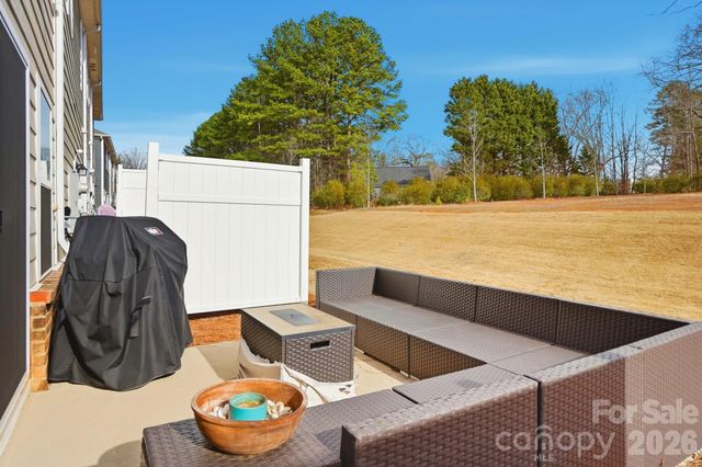 226 Harpers Run Lane, Matthews, NC 28104