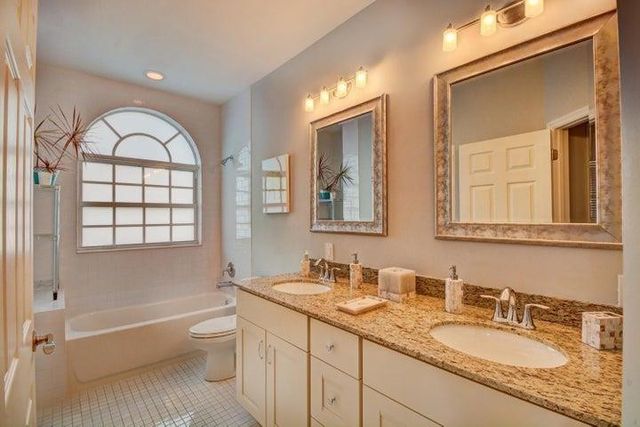 1135 NE 3rd Avenue, Fort Lauderdale, FL 33304