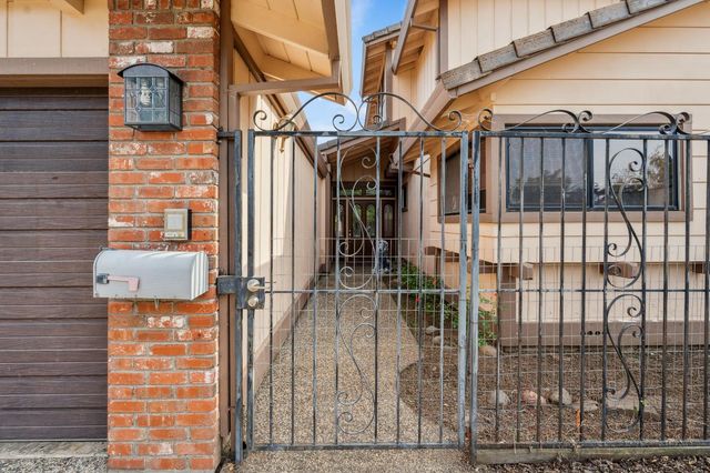 8518 Rolling Green Way, Fair Oaks, CA 95628