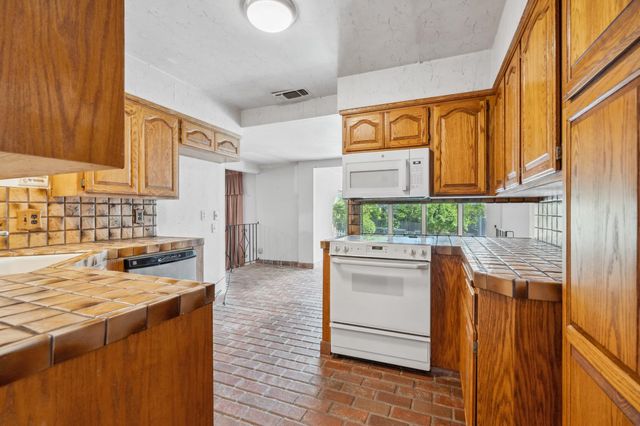 8518 Rolling Green Way, Fair Oaks, CA 95628