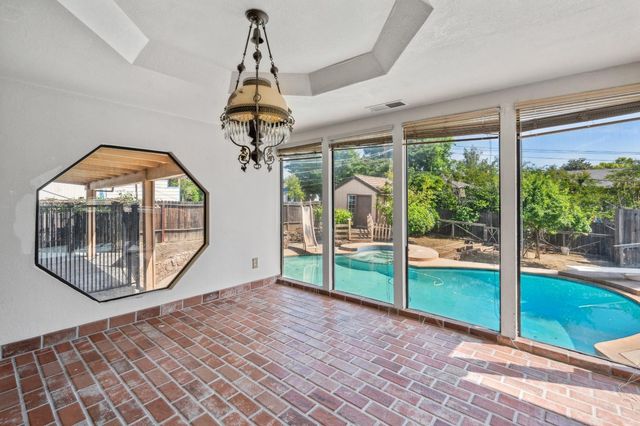 8518 Rolling Green Way, Fair Oaks, CA 95628