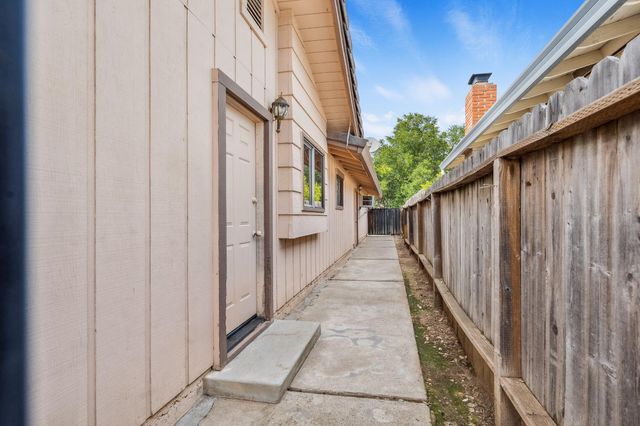 8518 Rolling Green Way, Fair Oaks, CA 95628