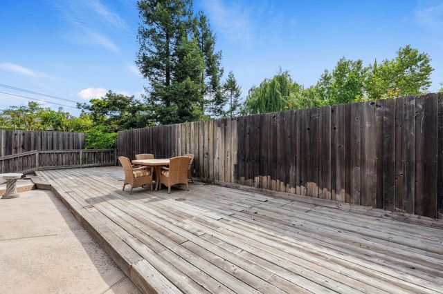 8518 Rolling Green Way, Fair Oaks, CA 95628