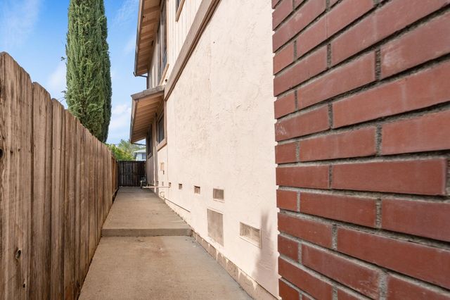 8518 Rolling Green Way, Fair Oaks, CA 95628
