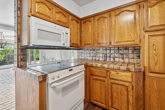 8518 Rolling Green Way, Fair Oaks, CA 95628