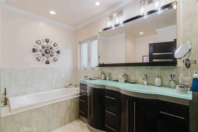 6620 Costello Avenue, Van Nuys, CA 91405