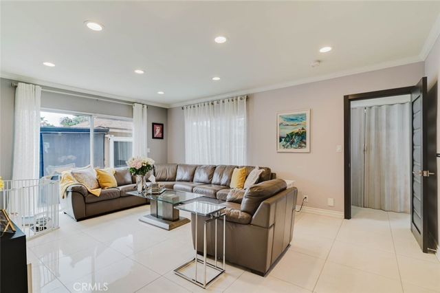 6620 Costello Avenue, Van Nuys, CA 91405