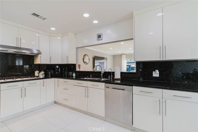 6620 Costello Avenue, Van Nuys, CA 91405
