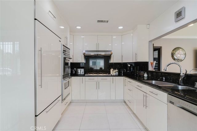 6620 Costello Avenue, Van Nuys, CA 91405