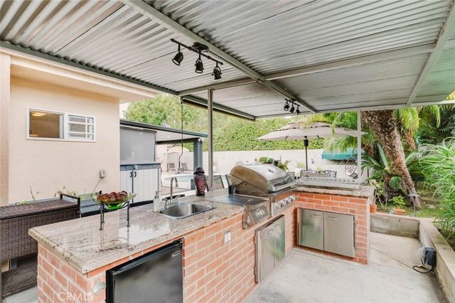 6620 Costello Avenue, Van Nuys, CA 91405
