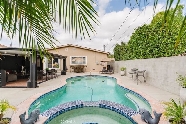 6620 Costello Avenue, Van Nuys, CA 91405