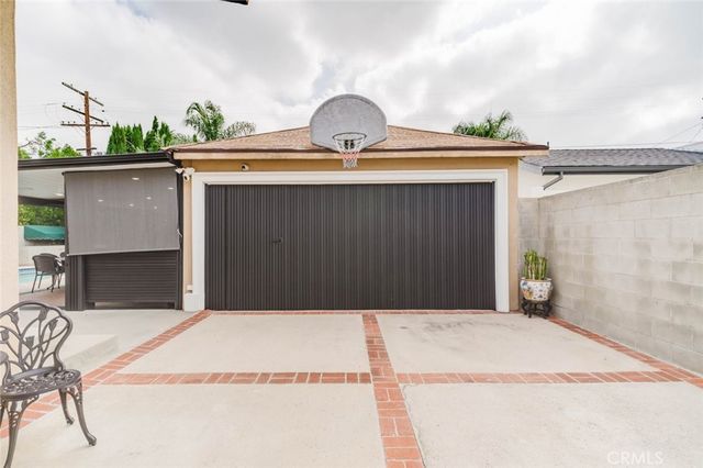 6620 Costello Avenue, Van Nuys, CA 91405