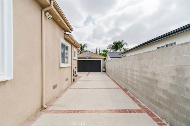 6620 Costello Avenue, Van Nuys, CA 91405