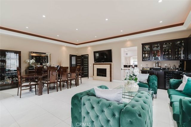 6620 Costello Avenue, Van Nuys, CA 91405